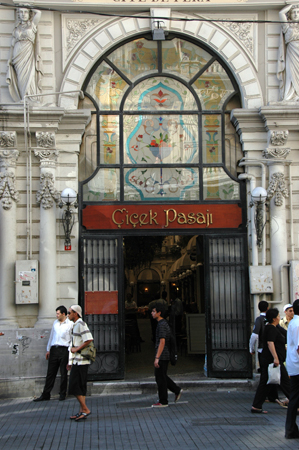 Istiklal Caddesi Cicek Pasaji_02